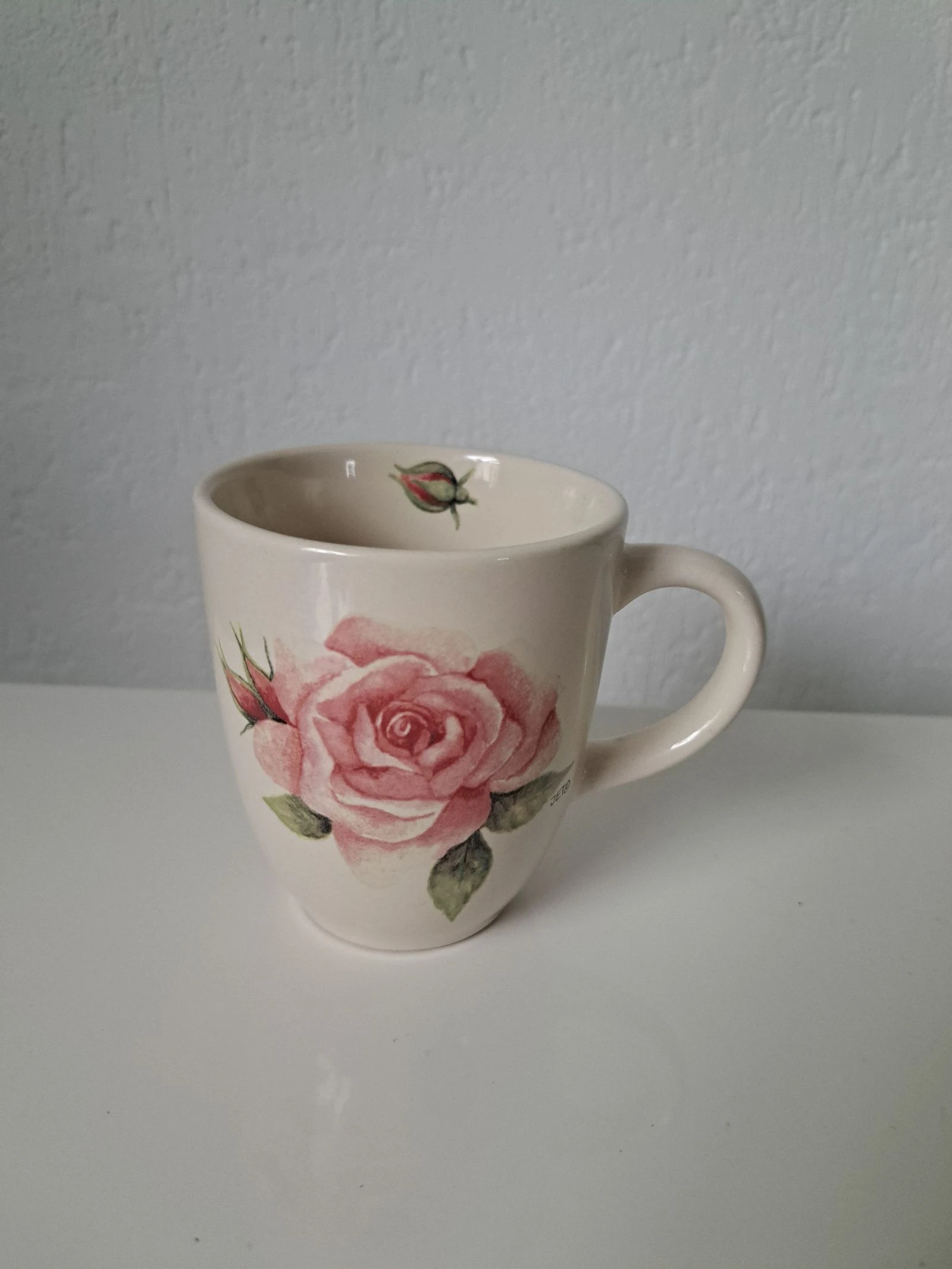 Mok uit de serie A roze is een roze van Jet ter Steege